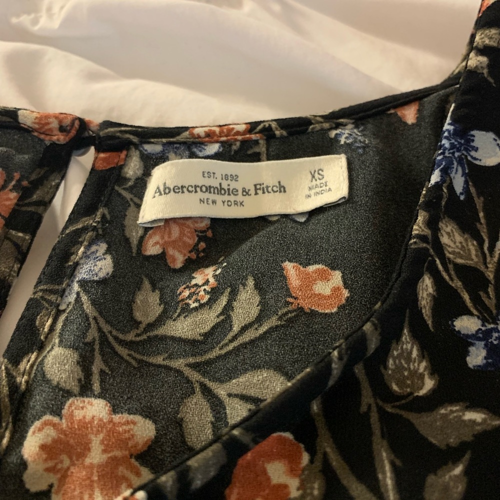 Abercrombie & Fitch Floral Romper - Picture 3 of 3